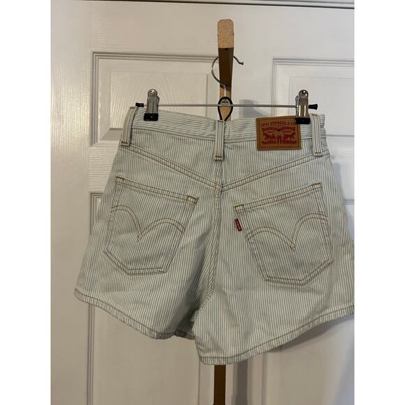Levis' Striped High Waisted Mom Shorts, Pin Striped, Size 24 - Picture 4 of 6